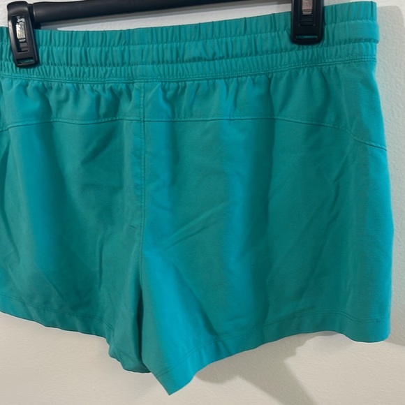 Good condition woman’s Old Navy Active shorts. Size M. - Picture 10 of 13